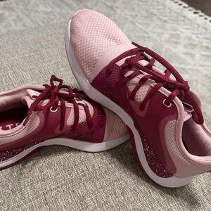 Under Armour Charged Women’s sz 9 pink